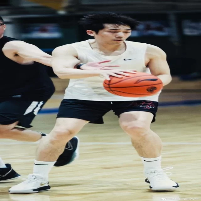 田径接力阵容年轻化趋势分析与挑战解读